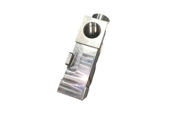 How does five-axis machining achieve high-precision, integrated molding of complex surfaces and multi-angle features in a single clamping setup?
